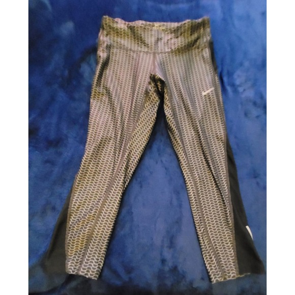 Nike Dri-Fit Gray Womens Sm Stretch Capri Athletic Running Leggings Workout - Picture 1 of 8